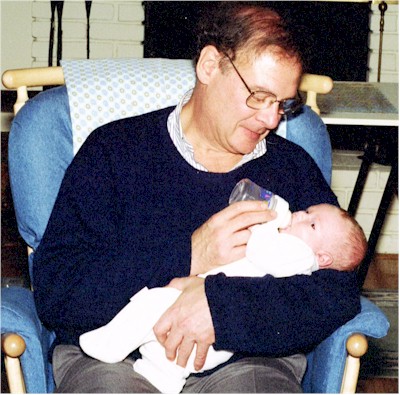 GrandpaMikeFeeding.jpg (61657 bytes)